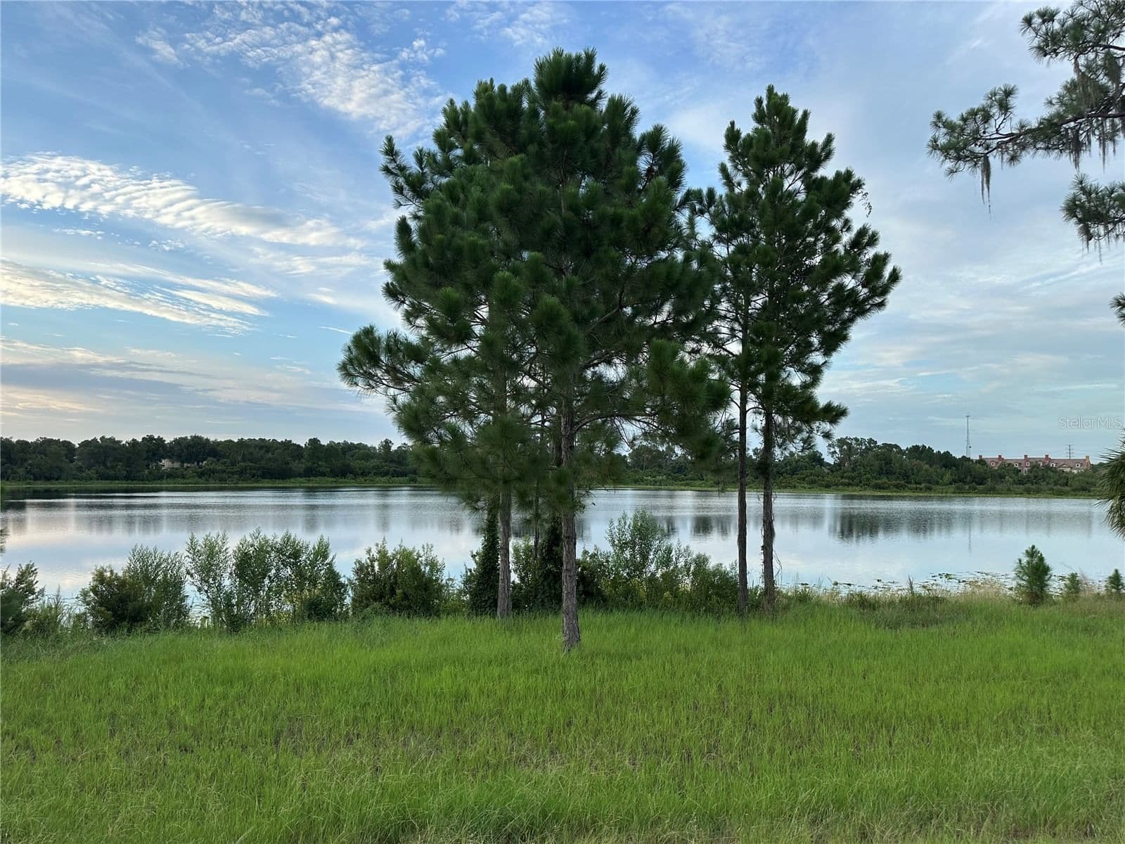 2093 LAKE SIDE