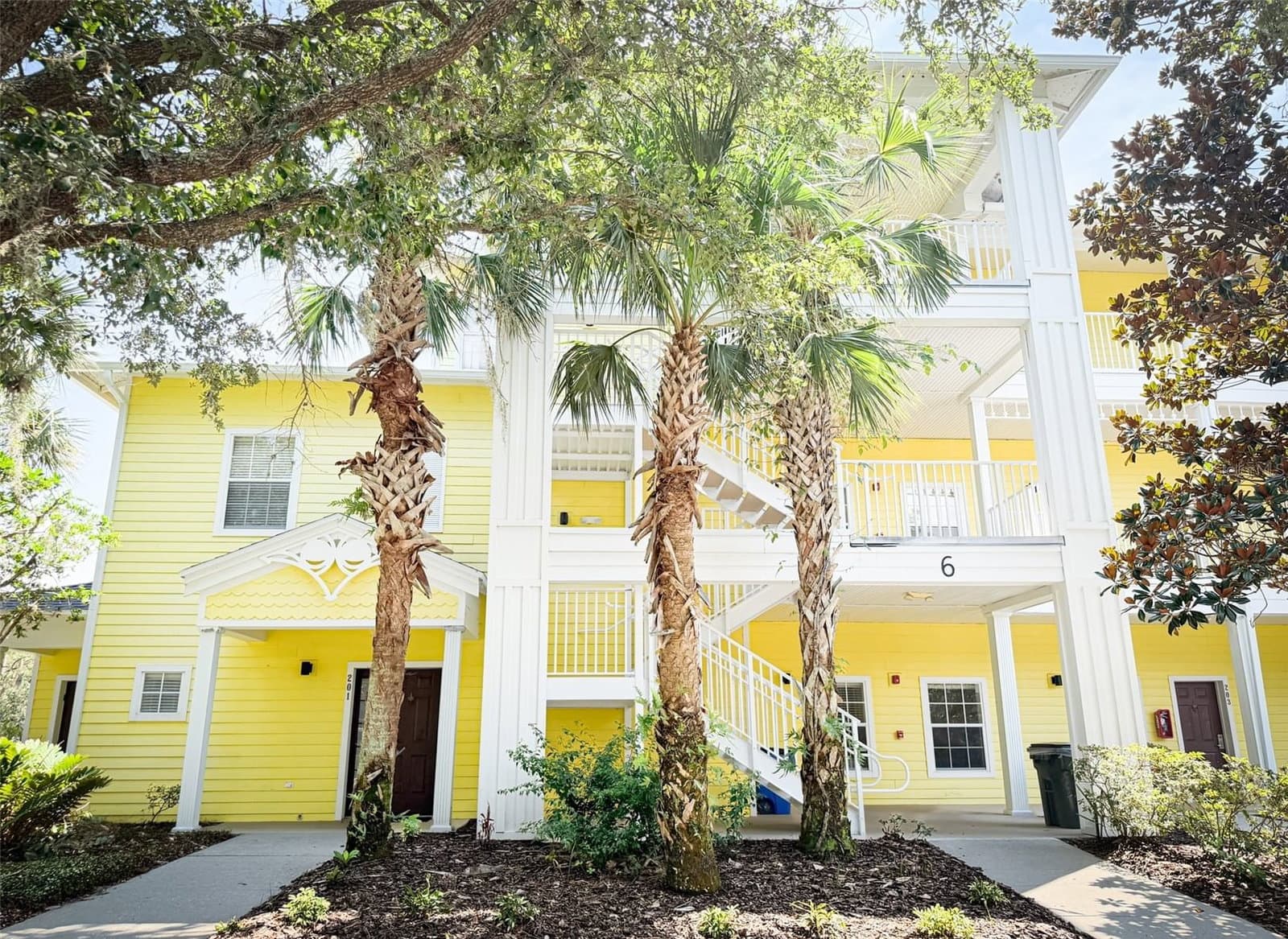 205 LUCAYA