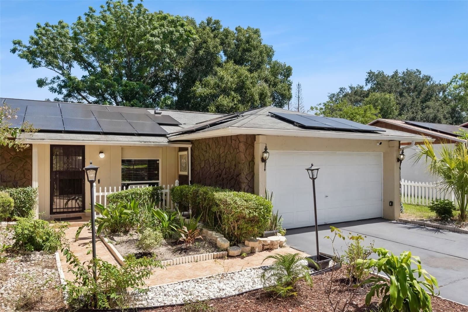 5851 HUTTON