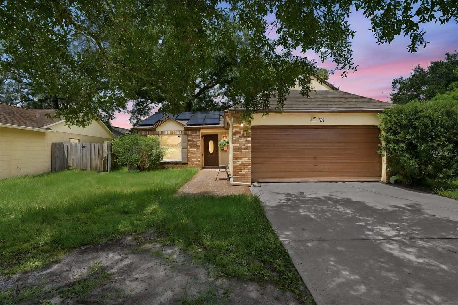 723 OAK MANOR