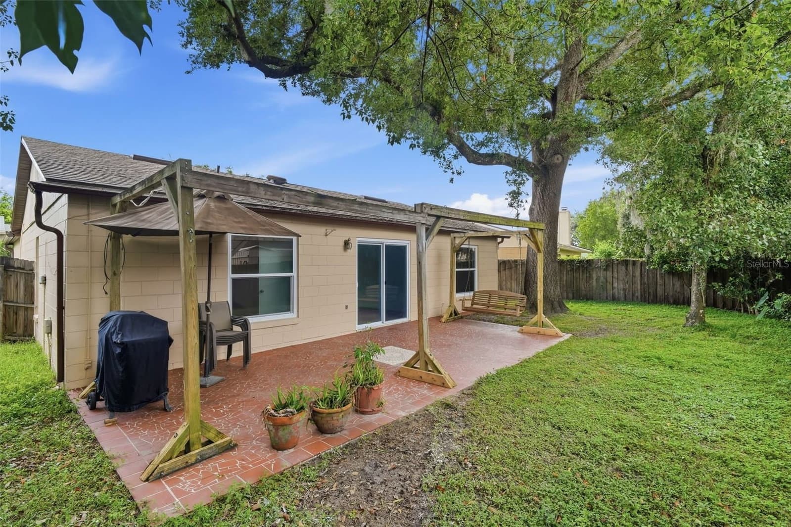 723 OAK MANOR