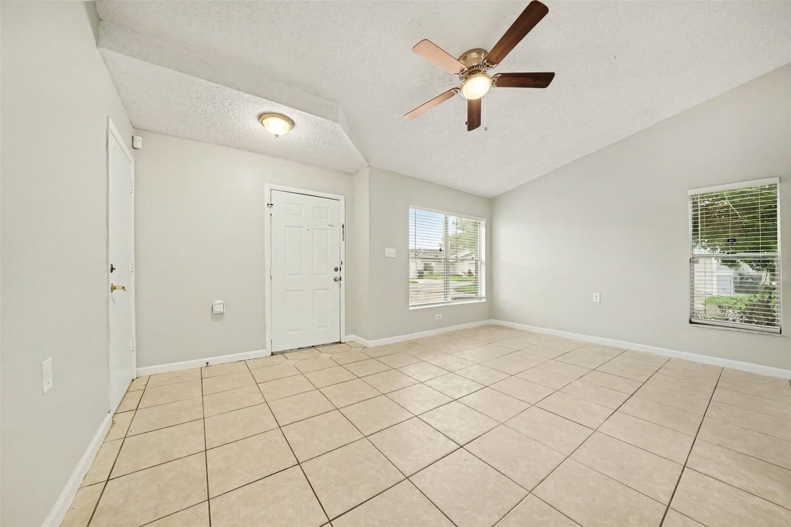 1034 CLOVERCREST