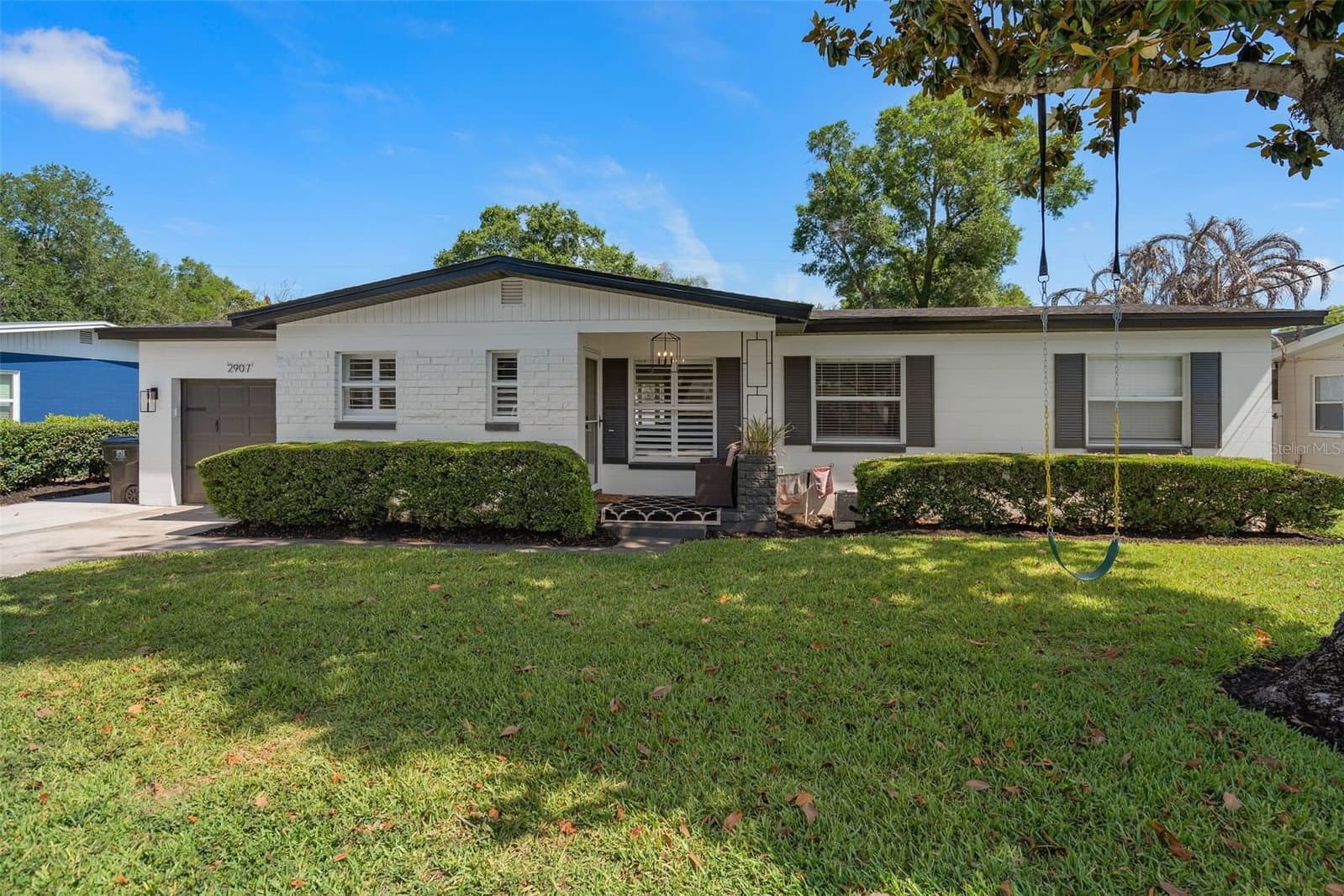2907 VINE