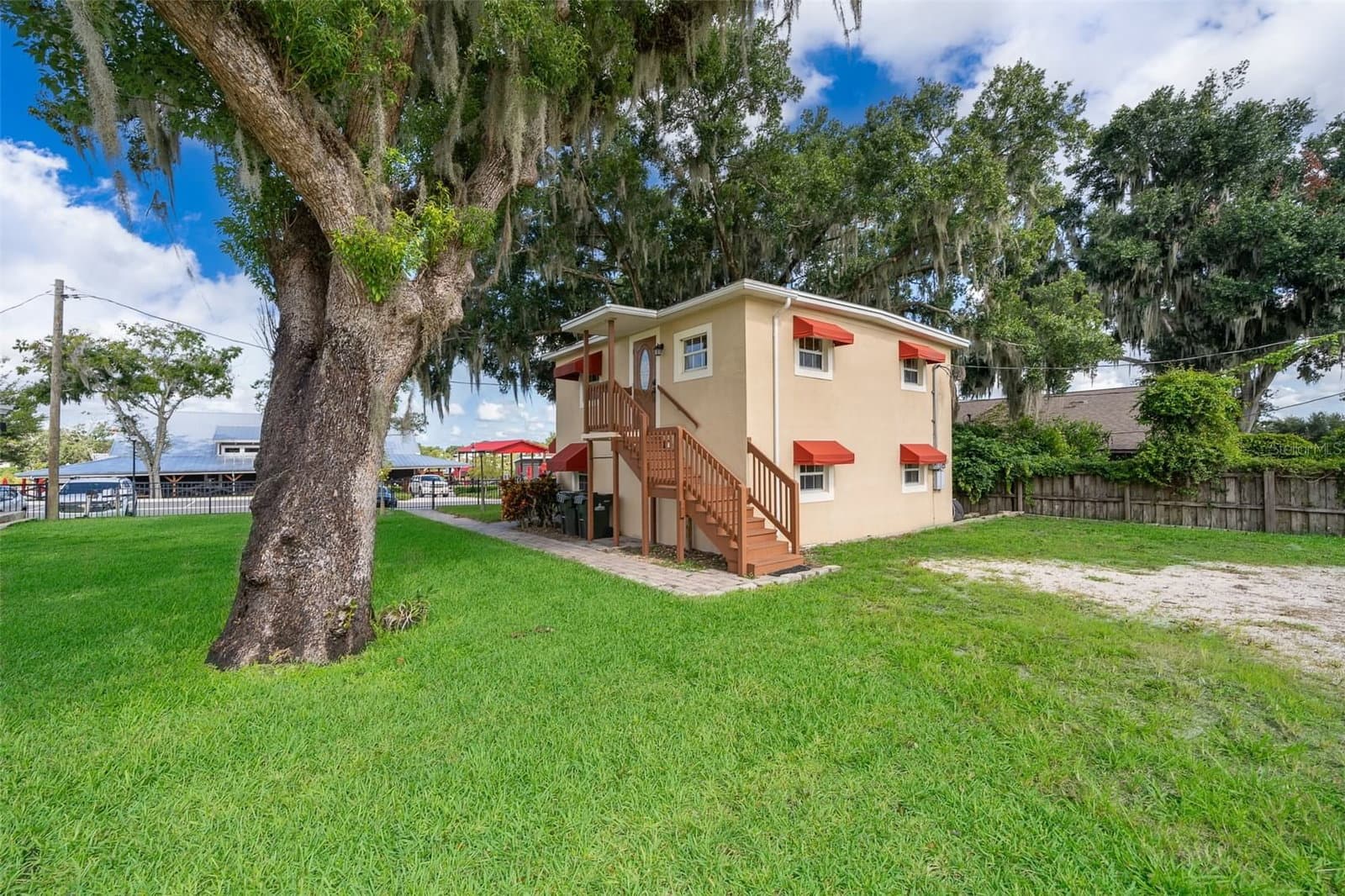 533 WEST, Clermont, FL