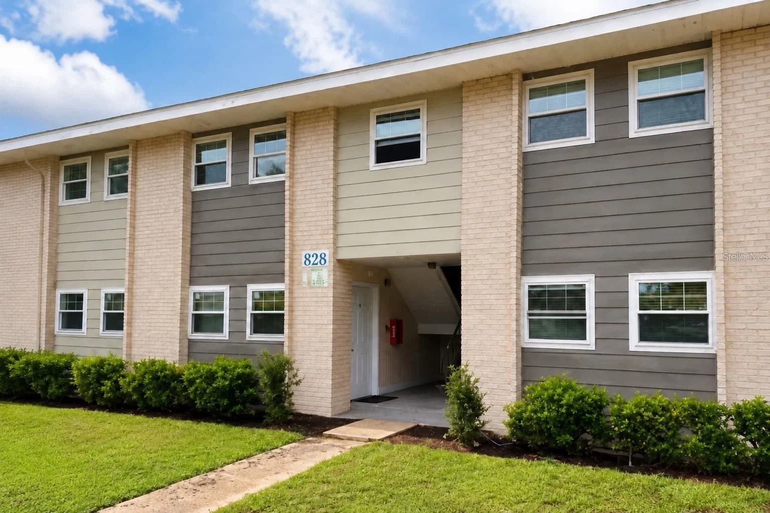 828 SKY LAKE Circle #B