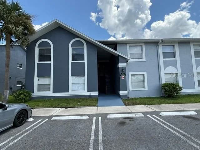 4261 PERSHING POINTE