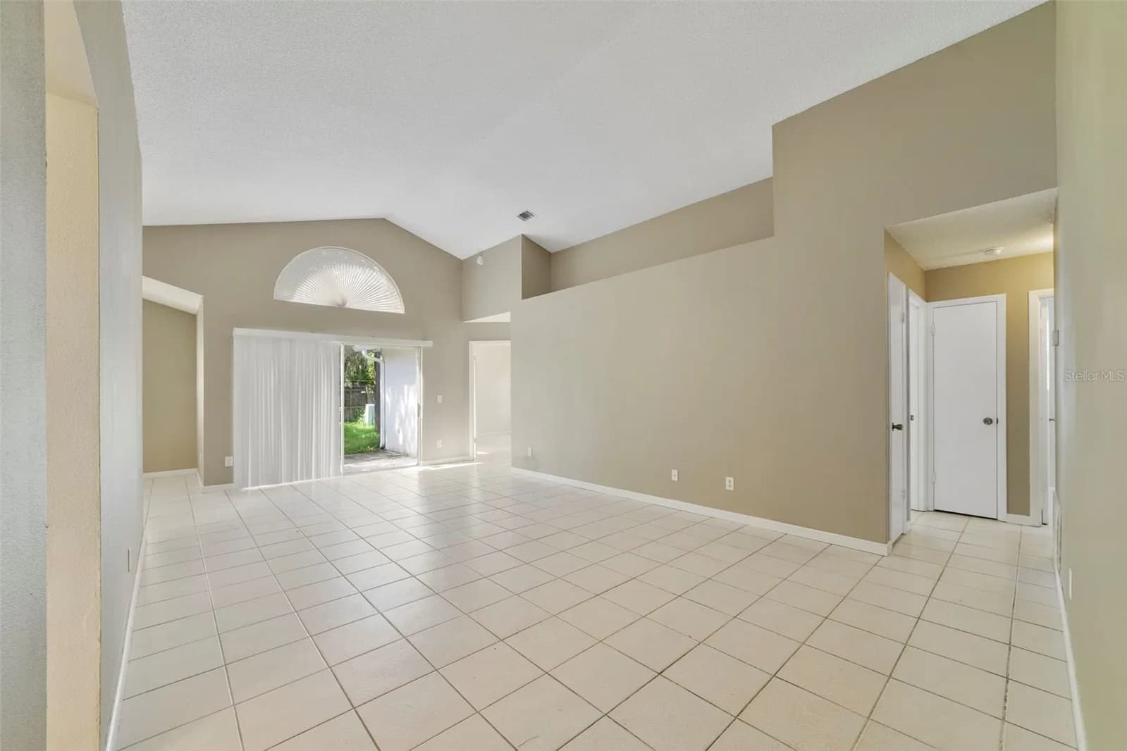 713 MEADOWSIDE Court
