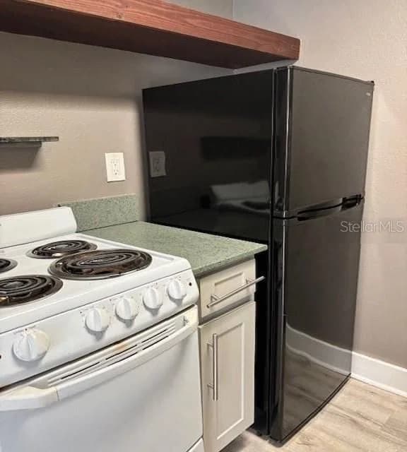 4127 DOLPHIN Drive #4127