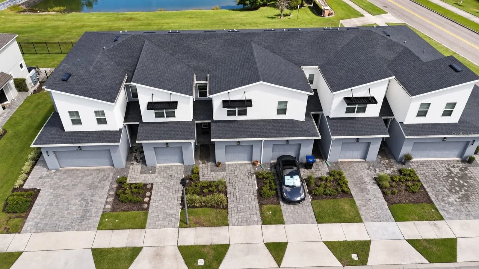 1076 SPRING PALMS Loop