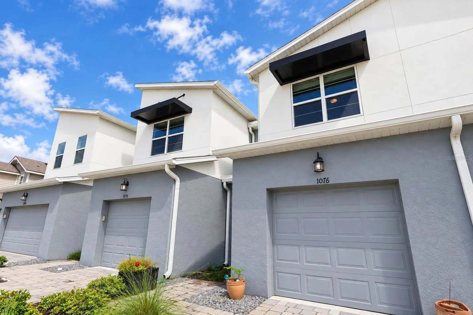 1076 SPRING PALMS Loop