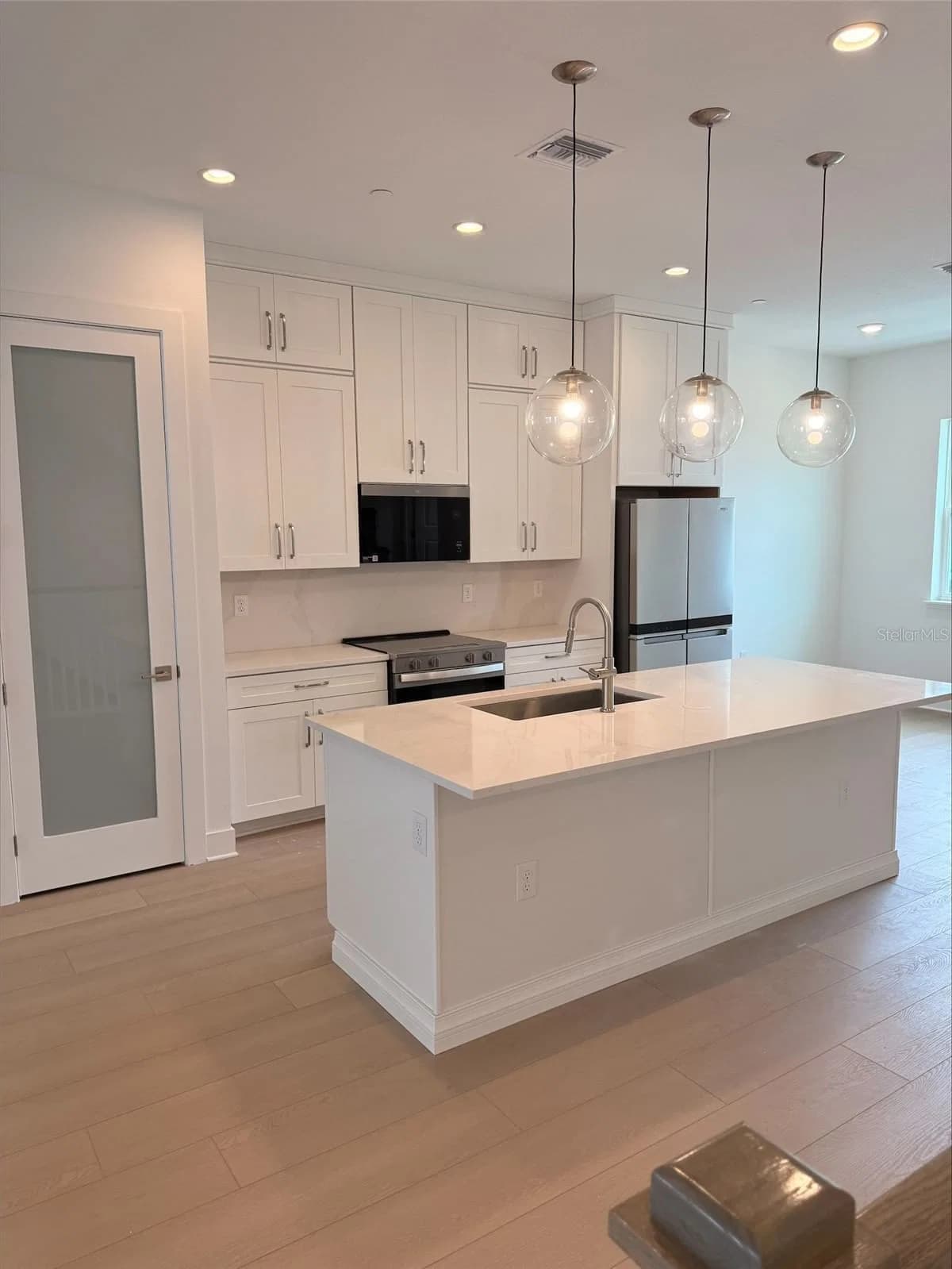 9148 SINATRA Lane