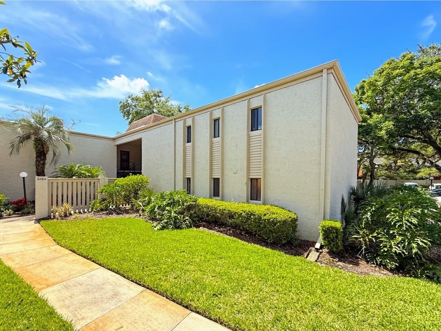 3284 SEMORAN Boulevard #11