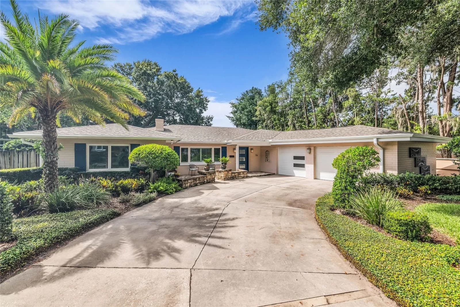 14 HOPKINS Circle