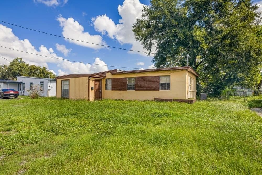 1227 PINE HILLS Road