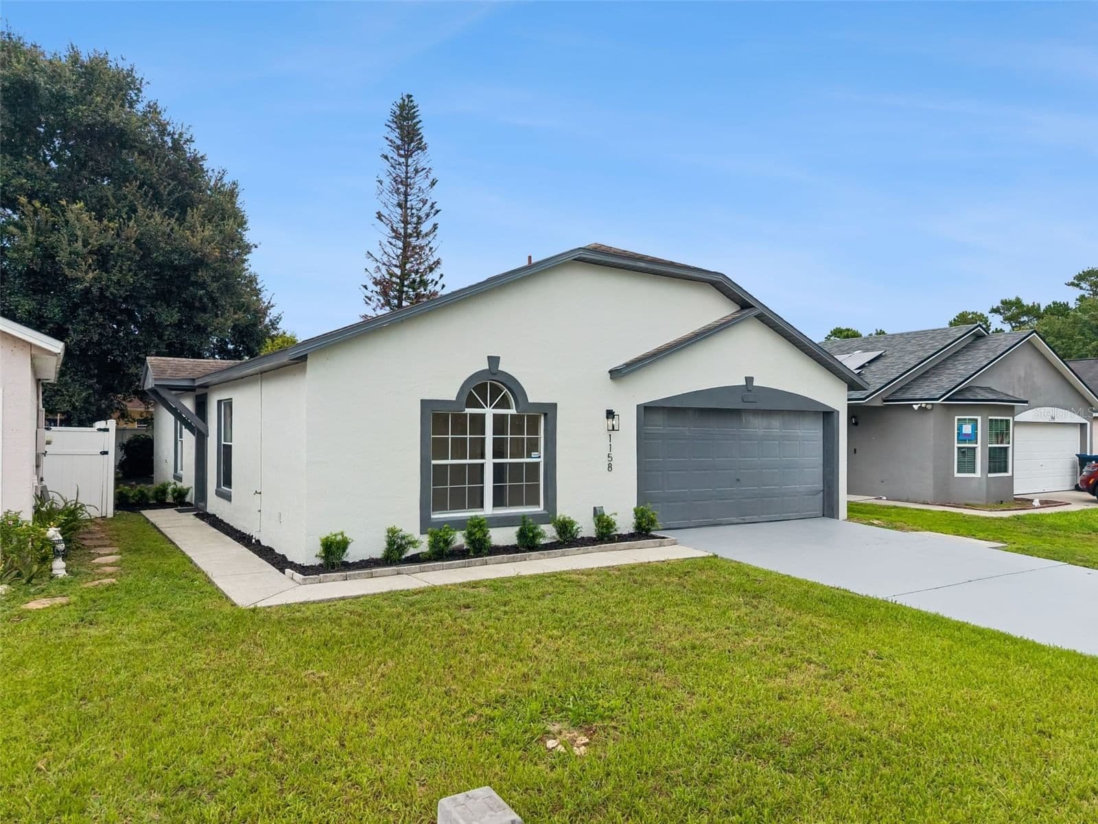 1158 VISTA PALMA Way