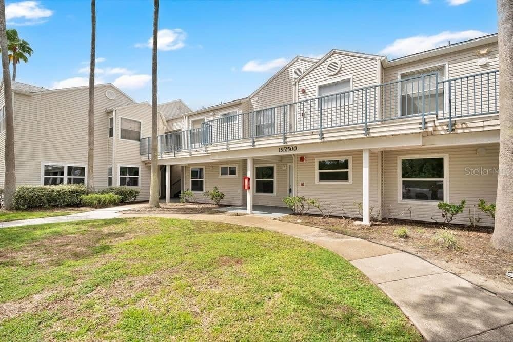 2500 WOODGATE Boulevard #104