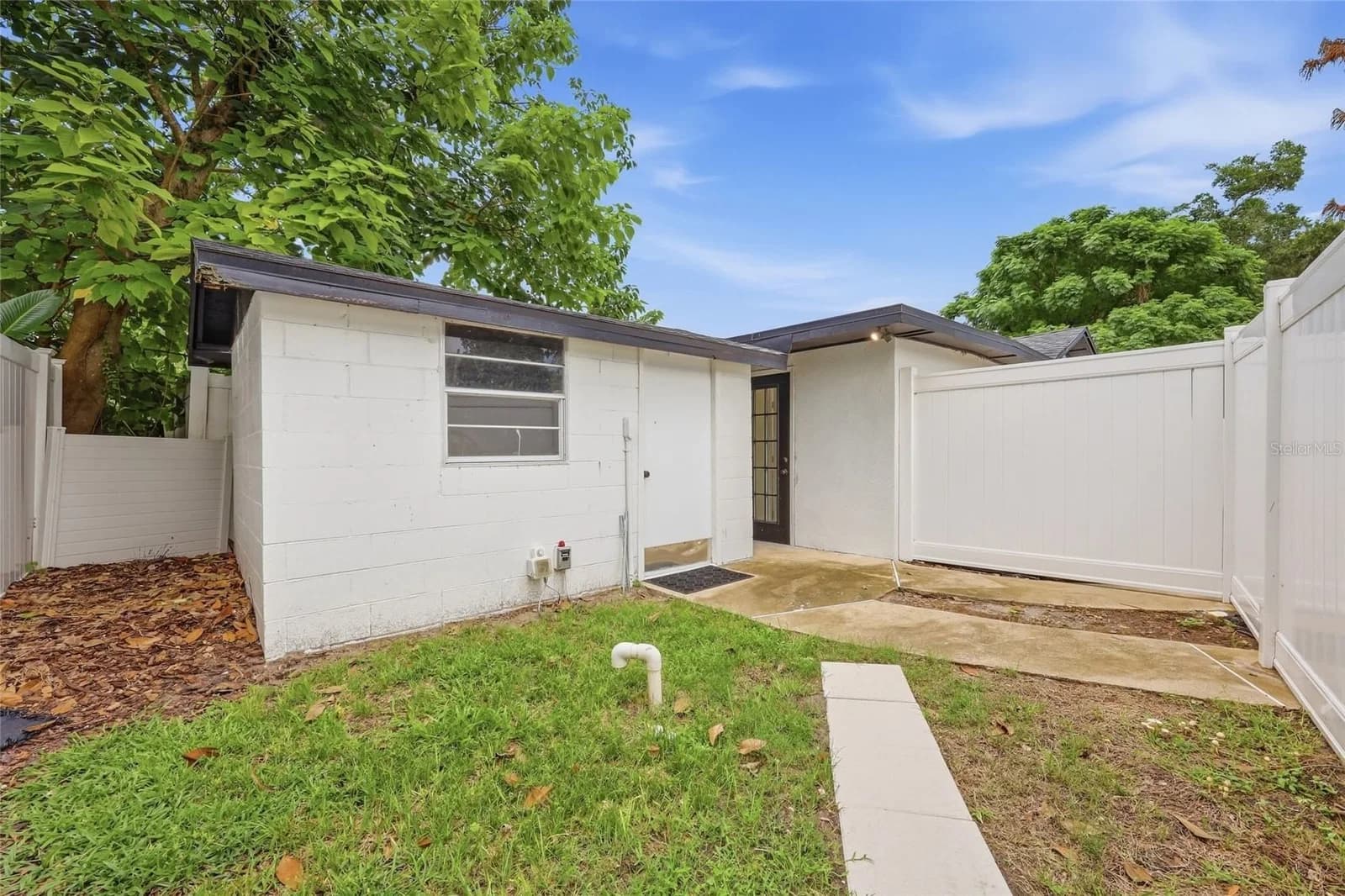 1711 WHITE Avenue #B2