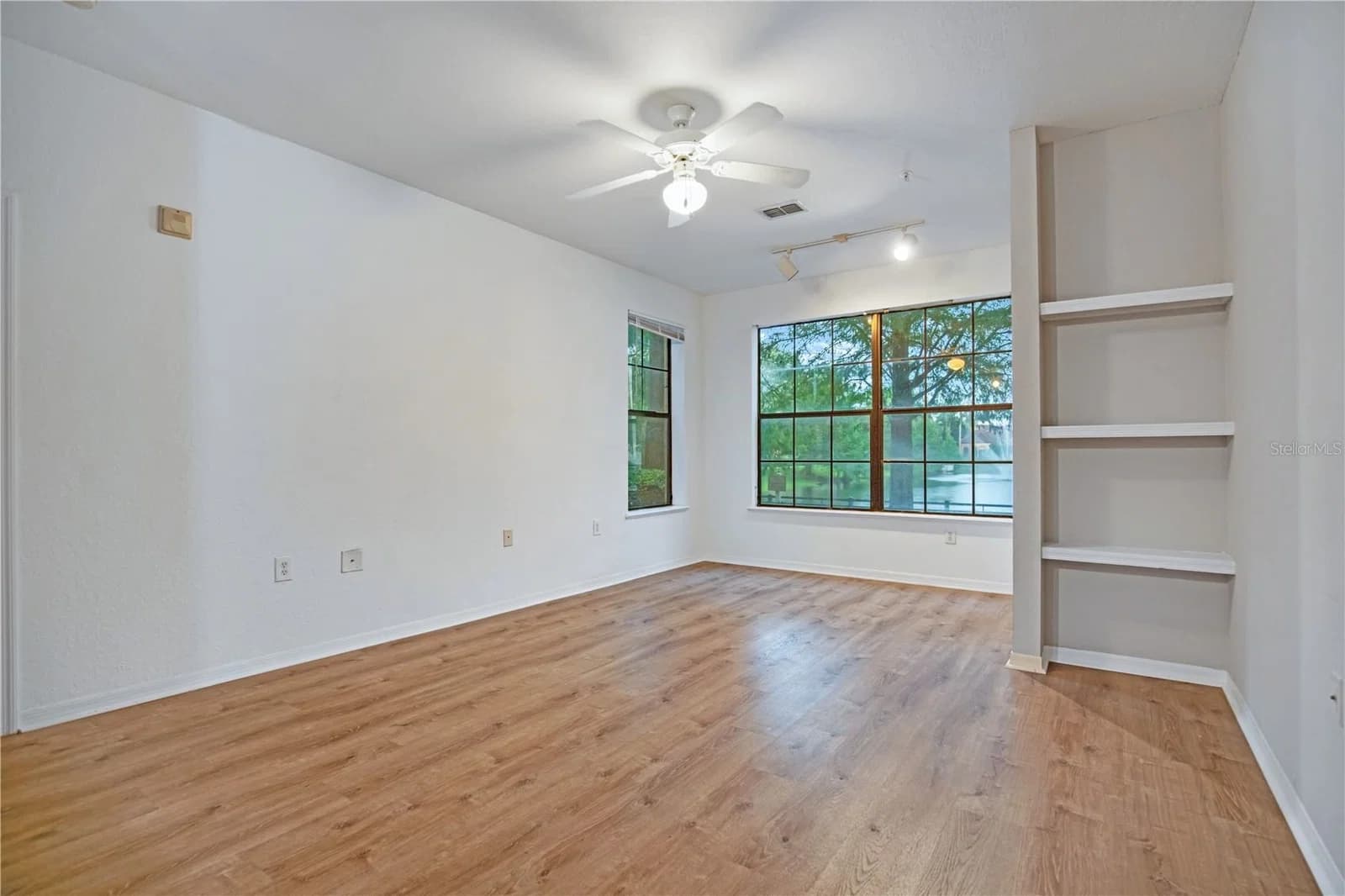 6137 METROWEST Boulevard #106