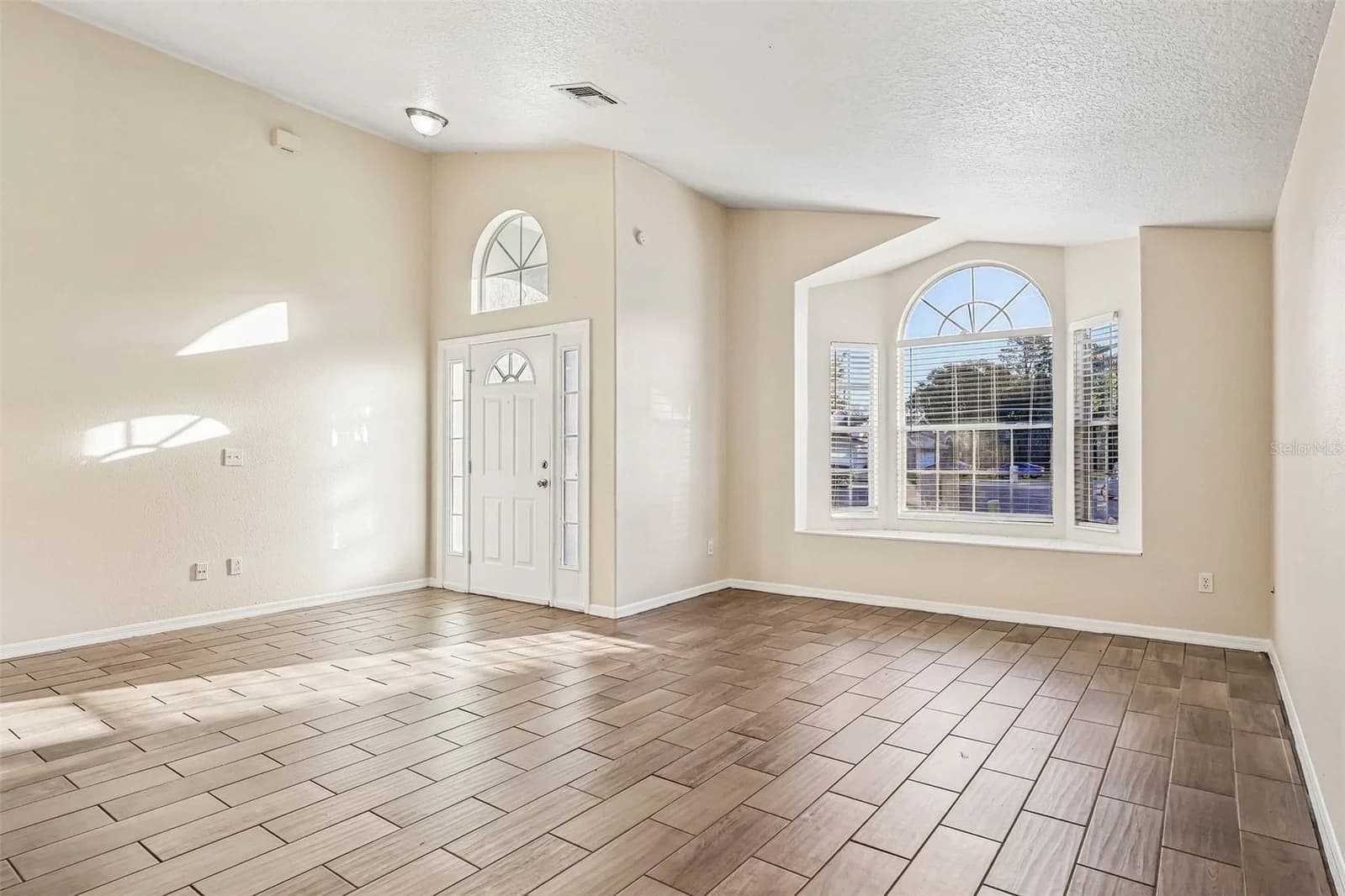 9200 VALENCIA PALMS Drive