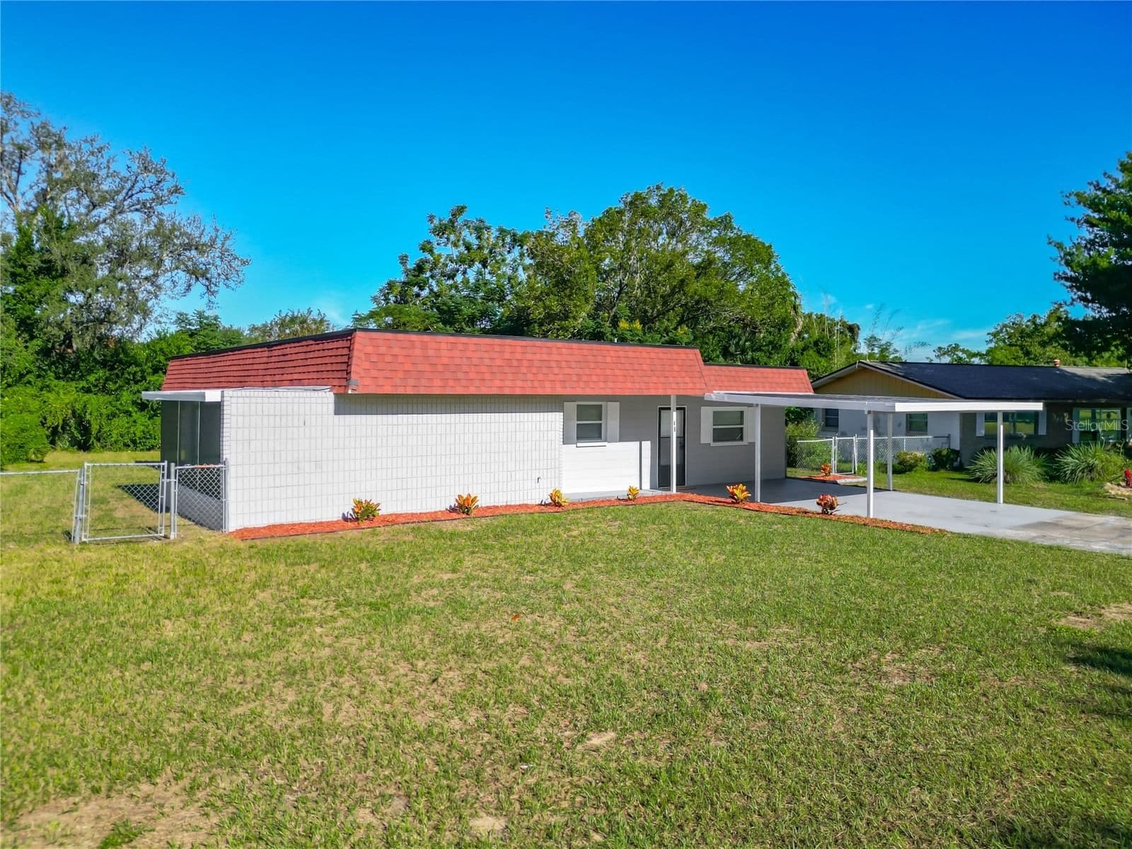 46 LAKE COURT
