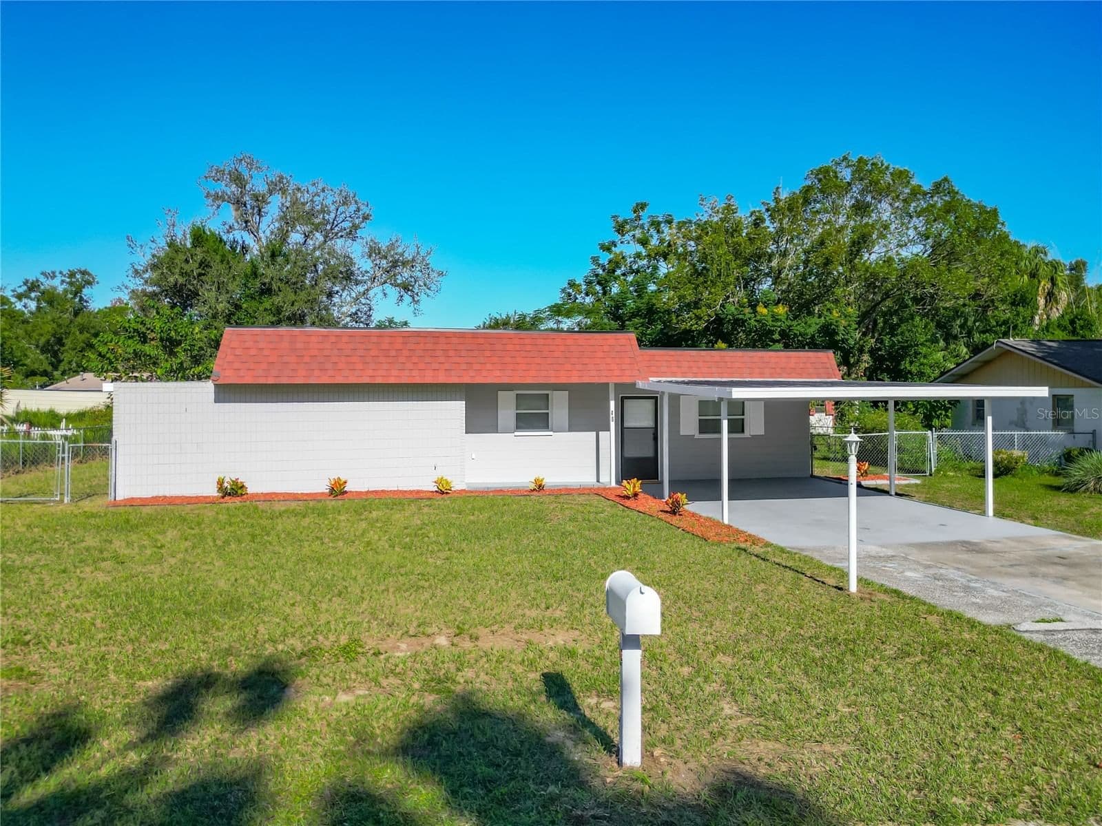 46 LAKE COURT