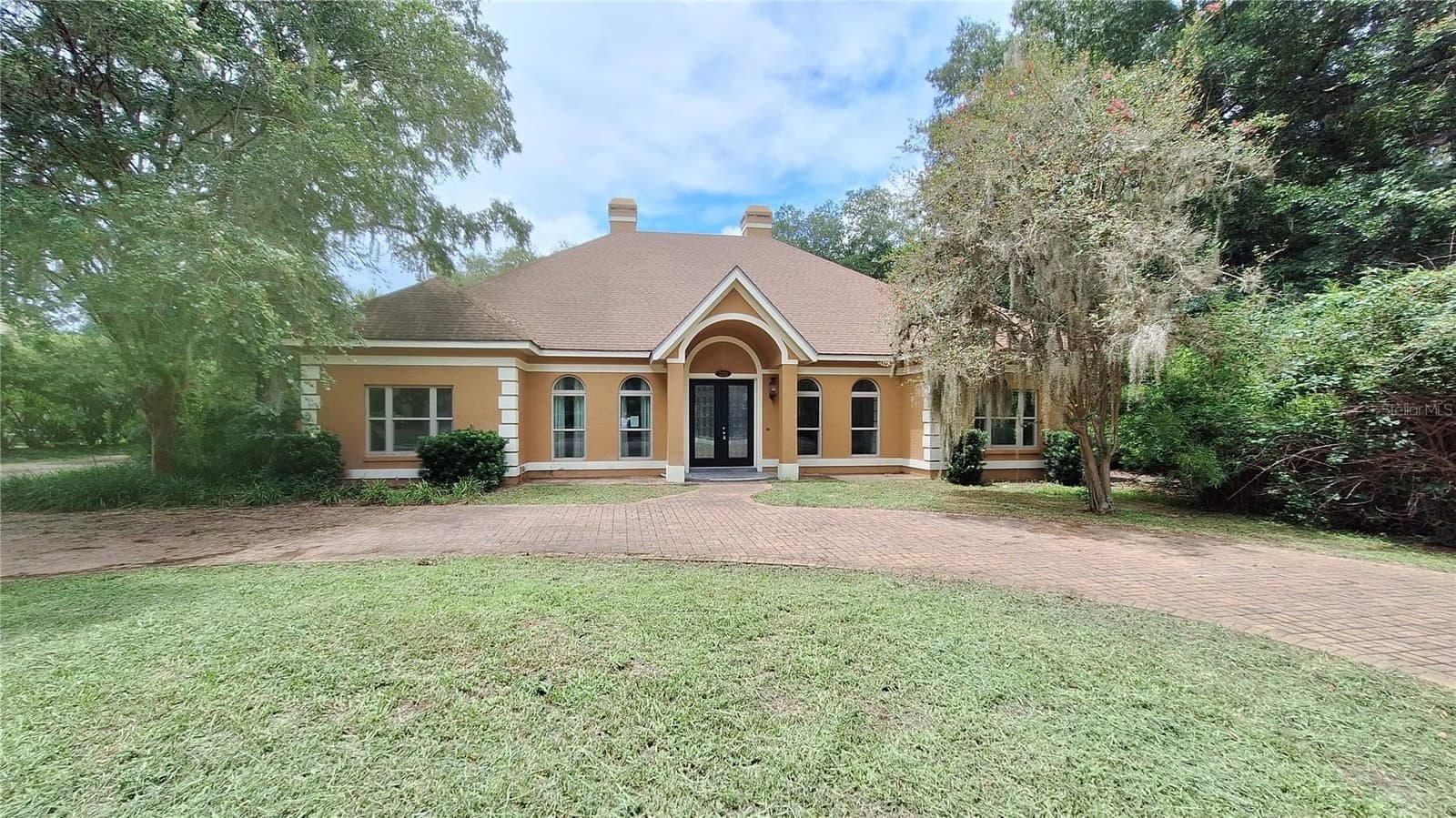 2210 LAUREL RUN