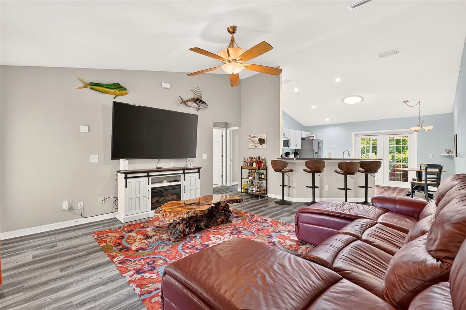 6 OAK CIRCLE