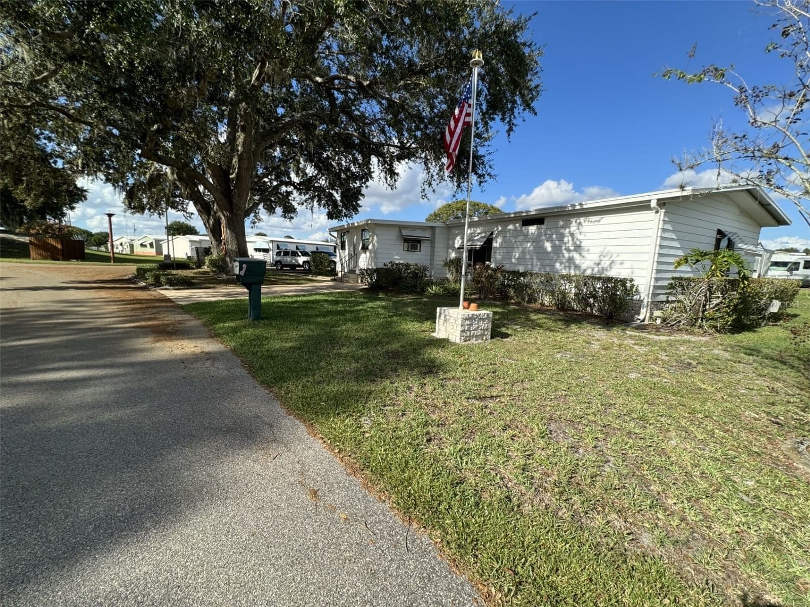 9000 LAKE POINT