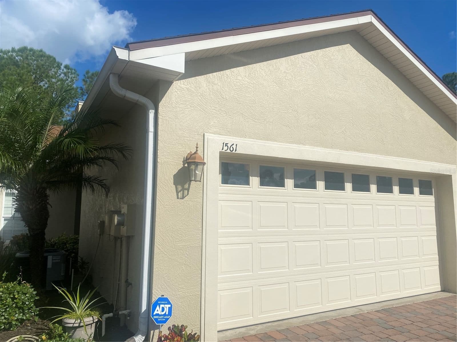 1561 VIENNA SQUARE