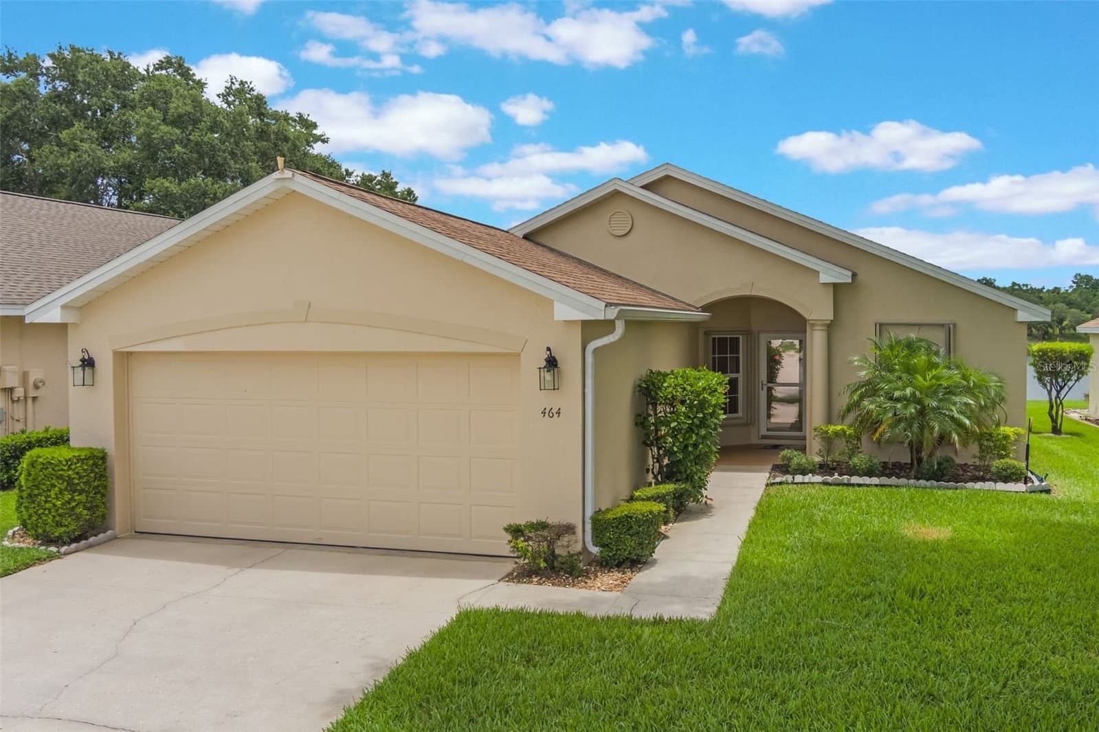 464 LAKE SUZANNE