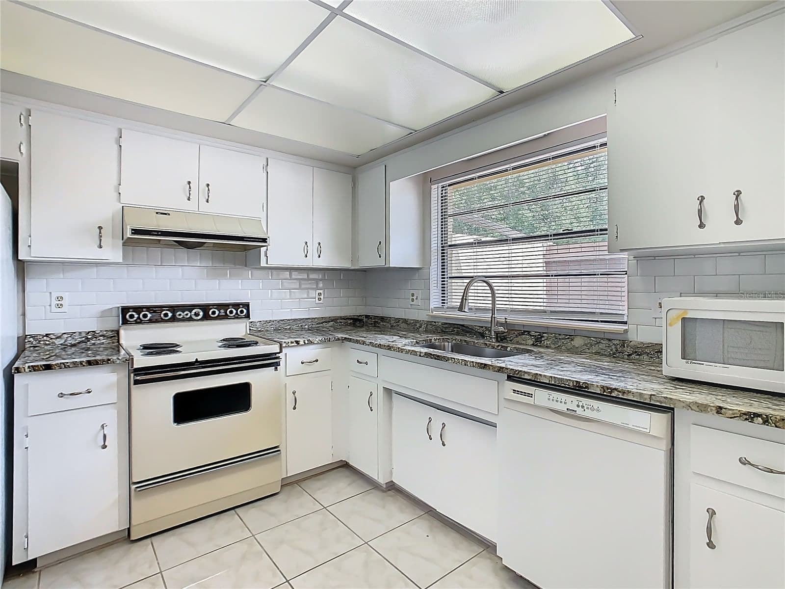 1012 MEDINAH DR