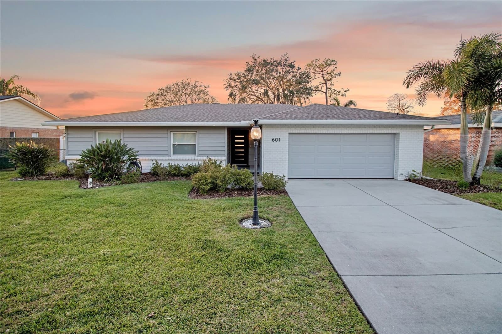 601 LAKE PANSY