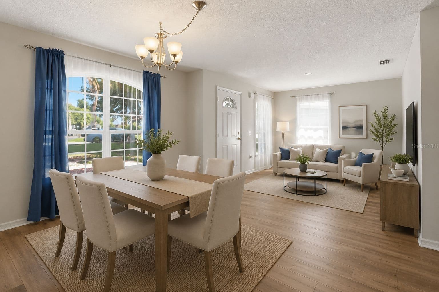 372 LAKE DAISY CIR