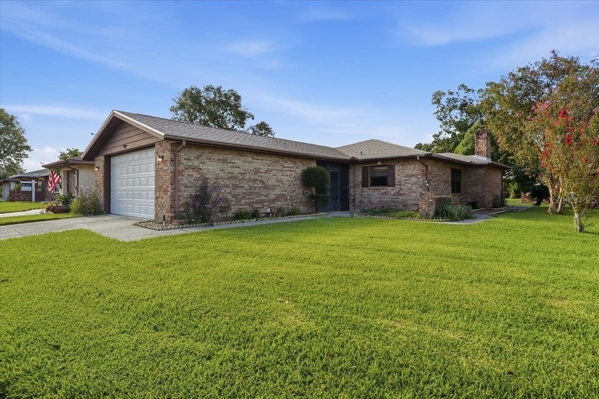 478 LAKE CAROLYN