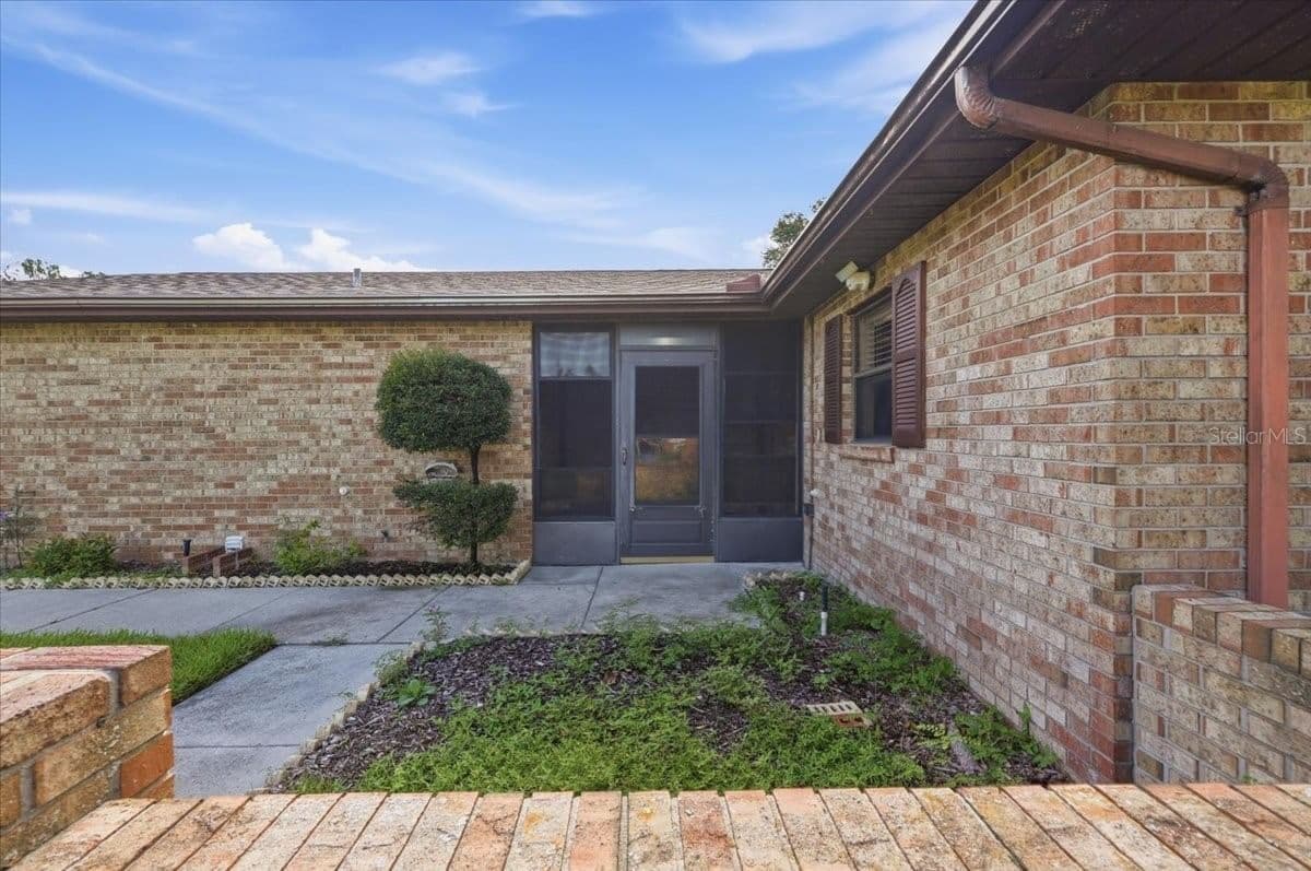 478 LAKE CAROLYN