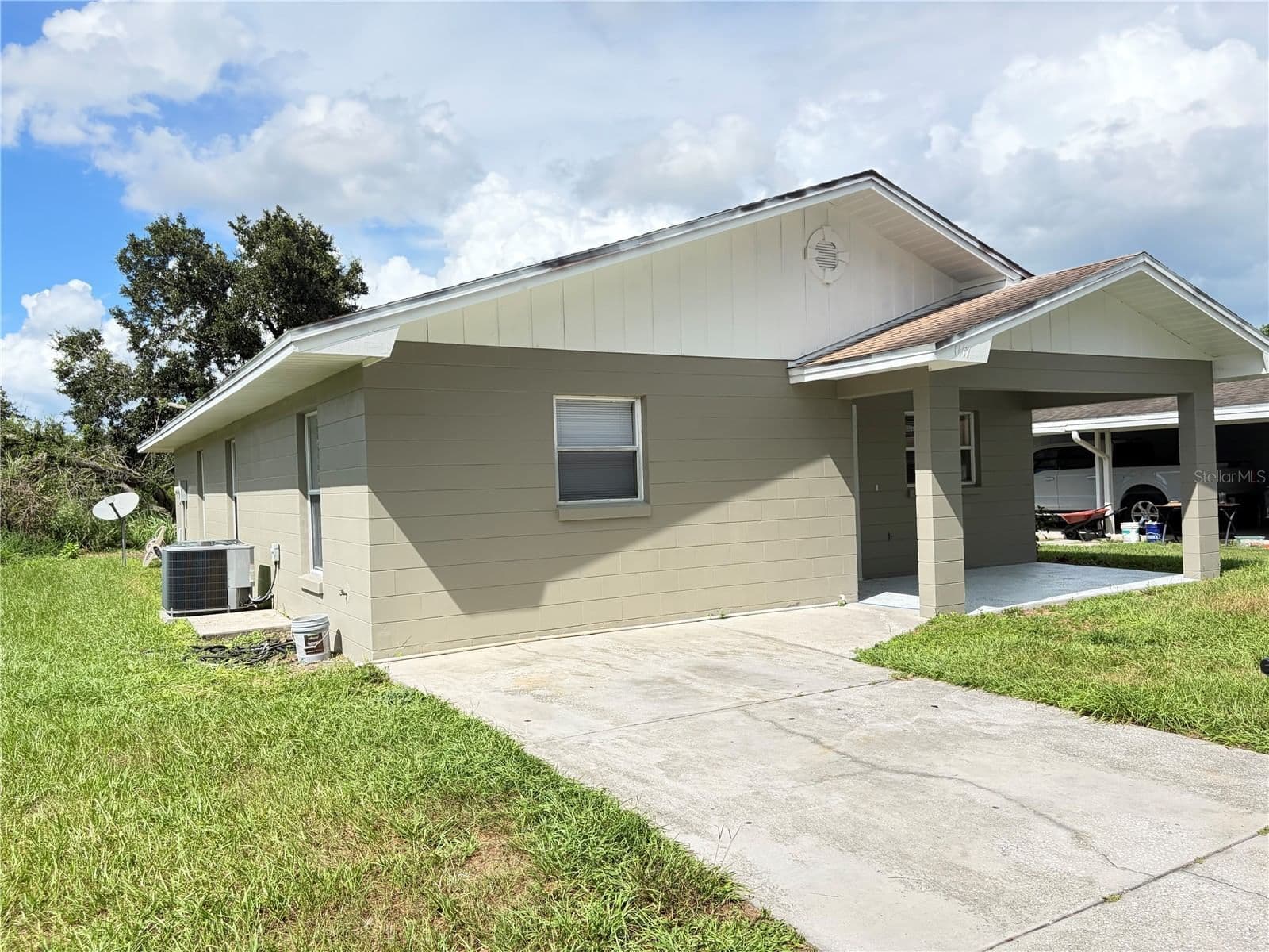 1117 N BLOSSOM Circle