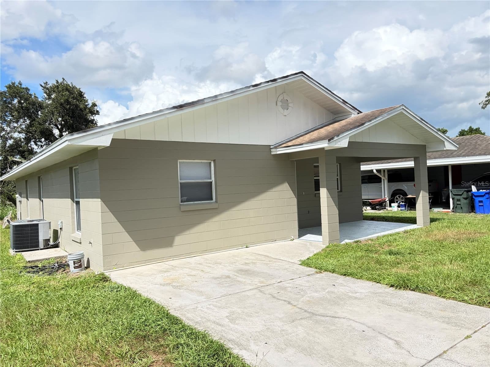 1117 N BLOSSOM Circle