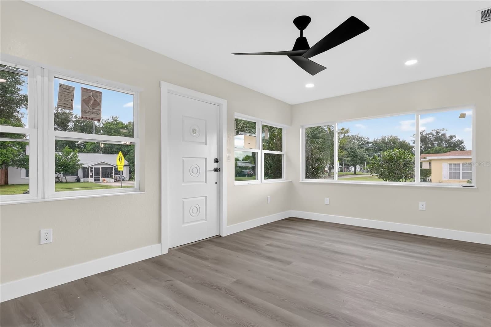 2612 ROXBURY