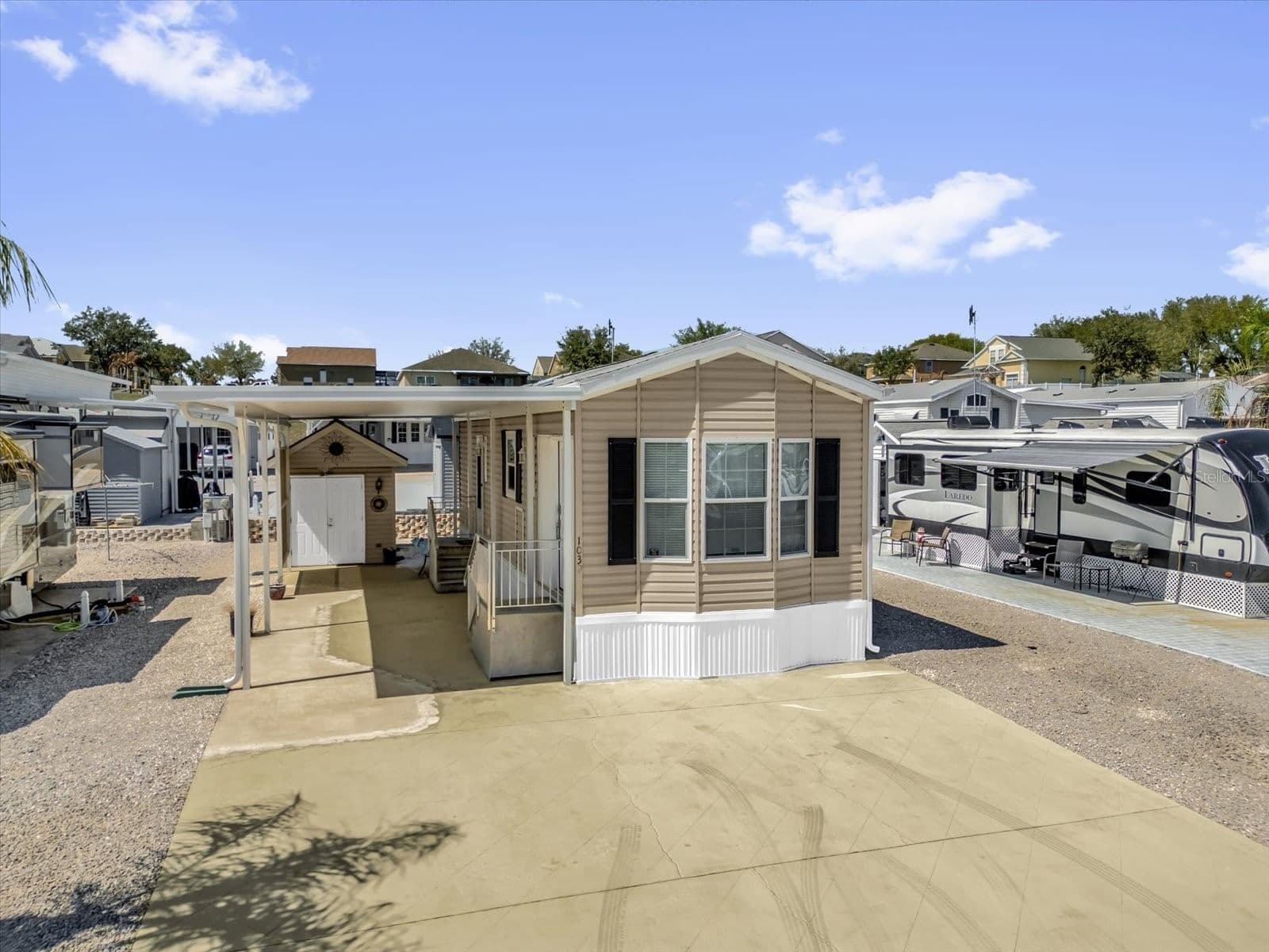 1039 CENTER CREST