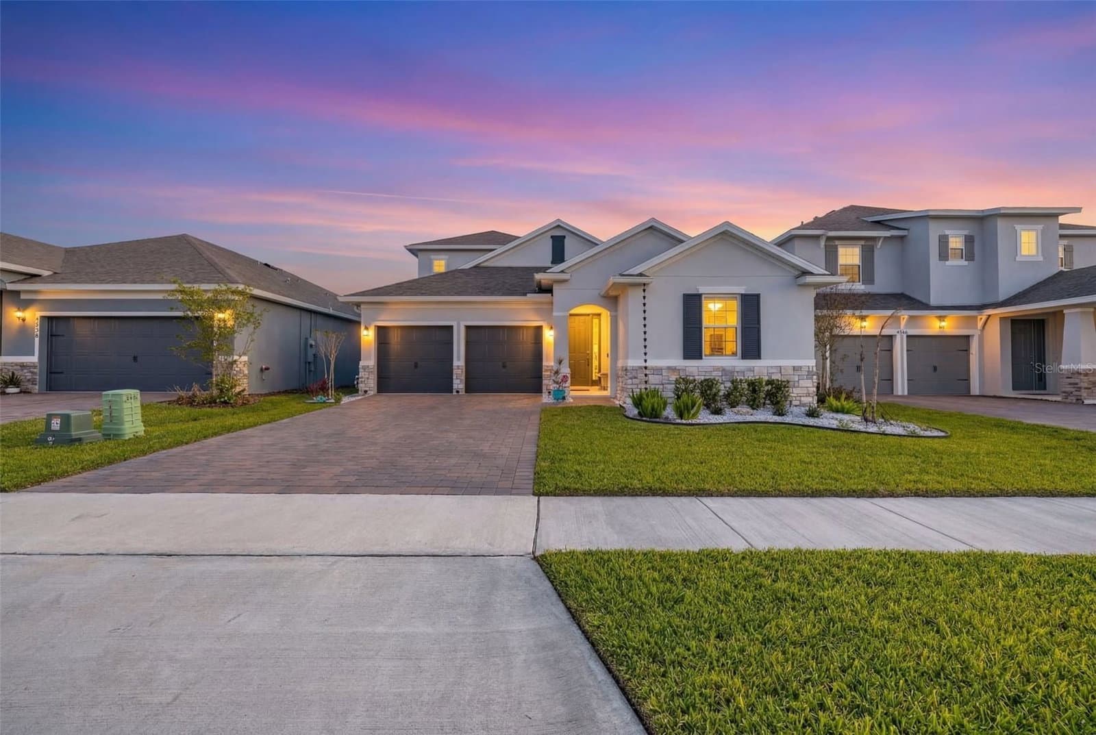 4542 LIONS GATE