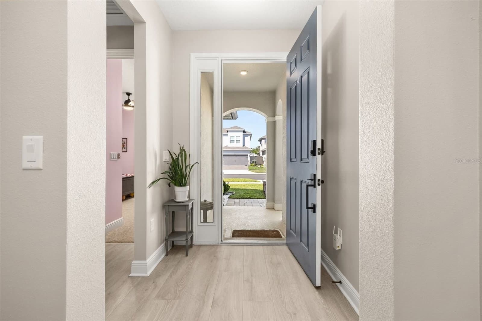 4542 LIONS GATE