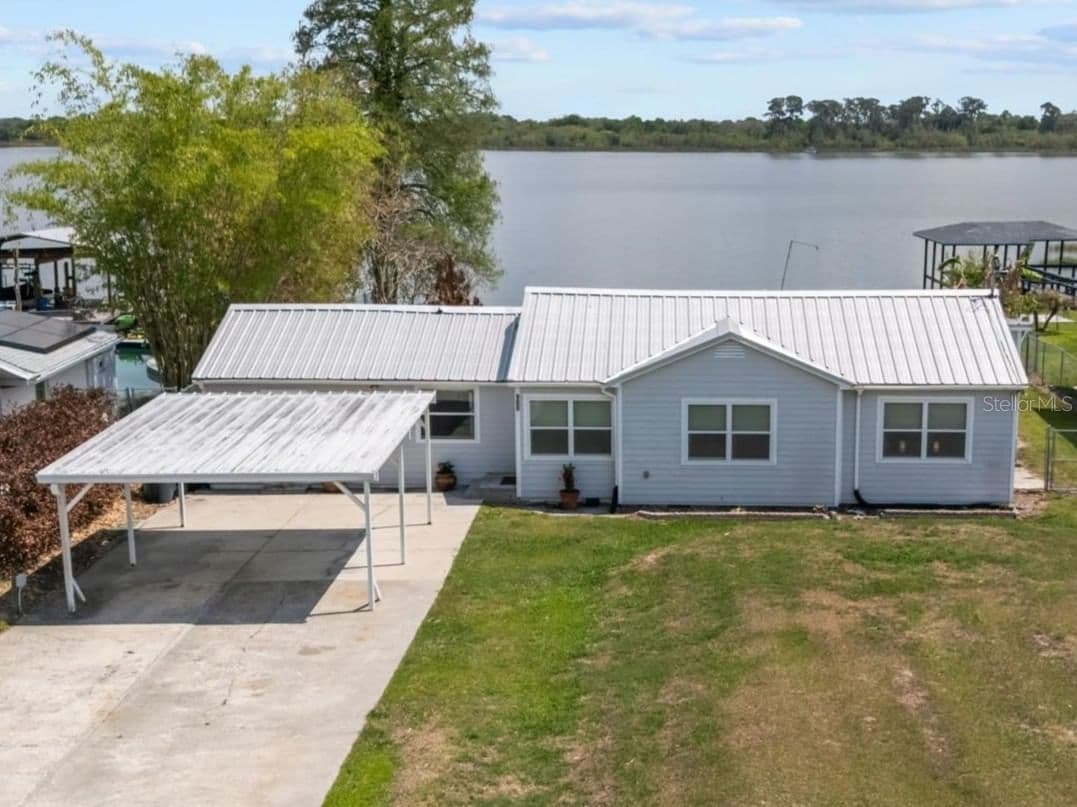 900 LAKE JESSIE