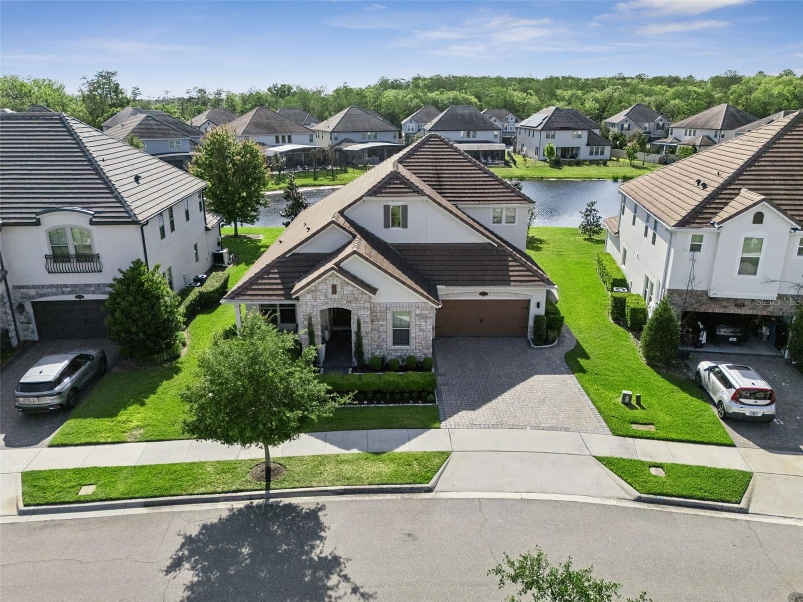 10734 BELLE MAISONS