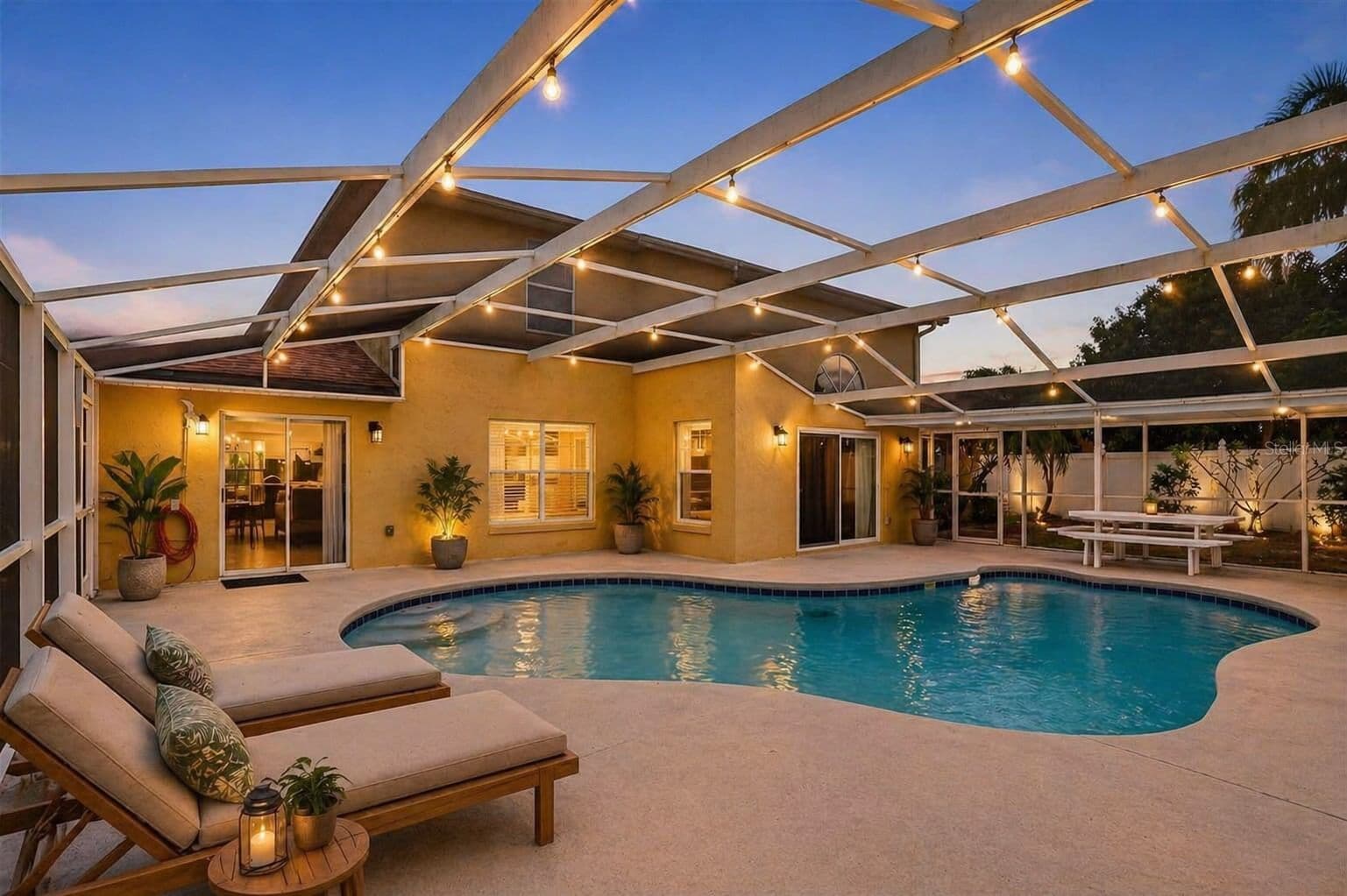 14912 WHITE MAGNOLIA