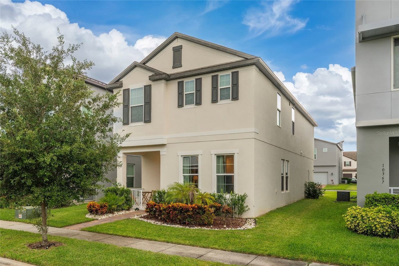 10361 AUSTRINA OAK