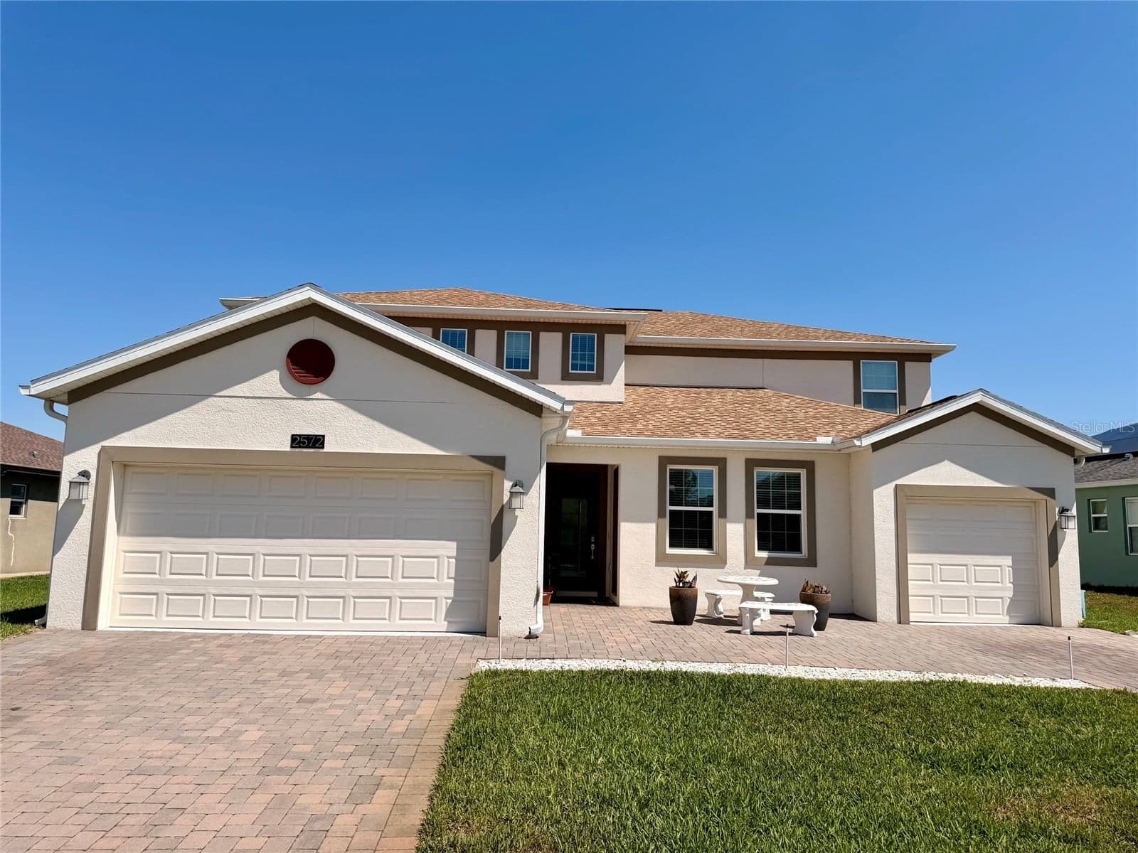 2572 CAMDEN PARK
