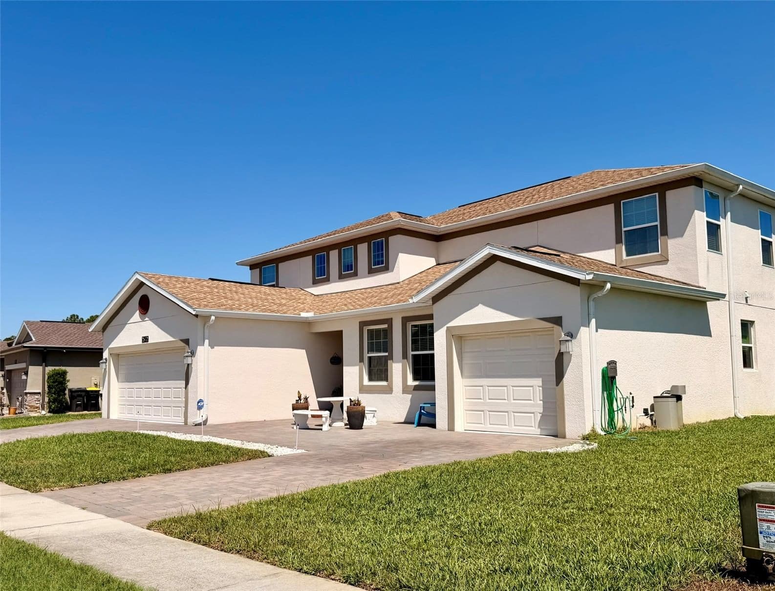 2572 CAMDEN PARK