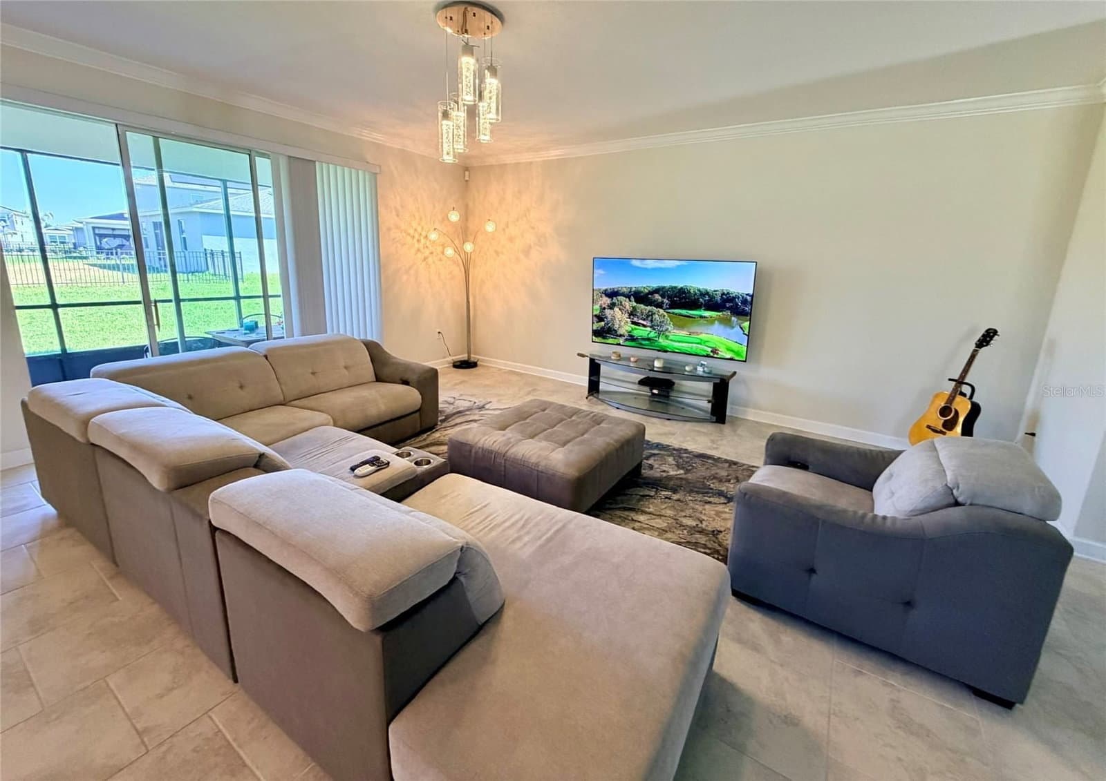 2572 CAMDEN PARK