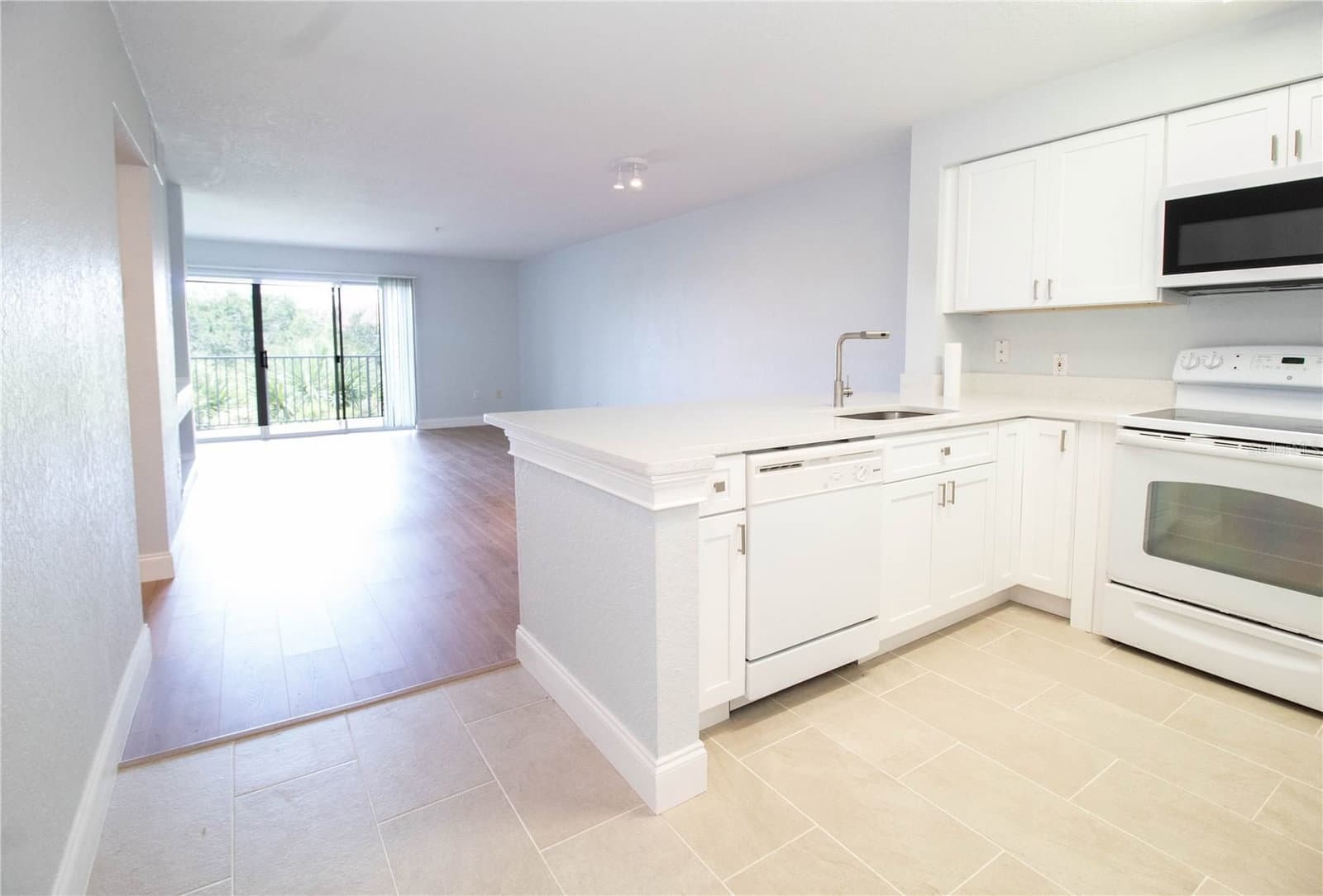 14036 FAIRWAY ISLAND DRIVE