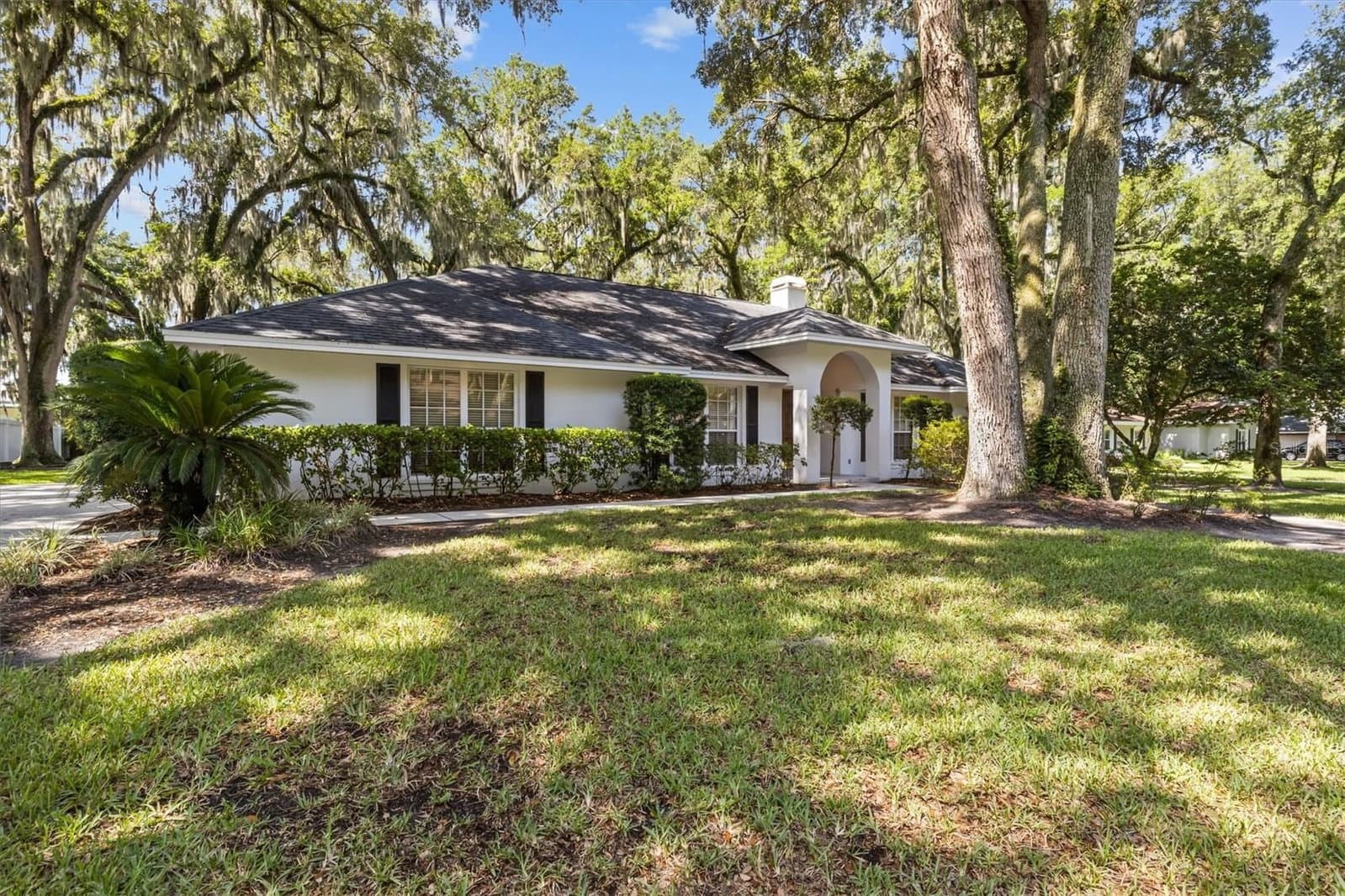 1142 LONGWOOD OAKS